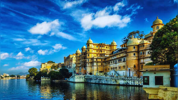 Panoramic view of a city with lakes and traditional architecture.